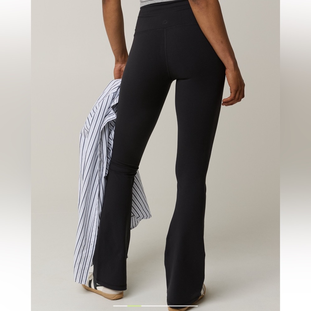 OFFLINE By Aerie The Hugger High Waisted True Black Bootcut Leggings Size XL - Picture 2 of 7